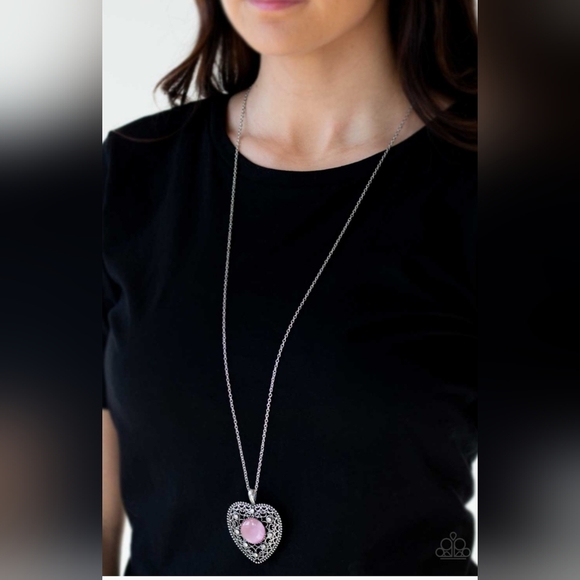 One Heart Pink Necklace Valentines 💝 SALE - Picture 2 of 3